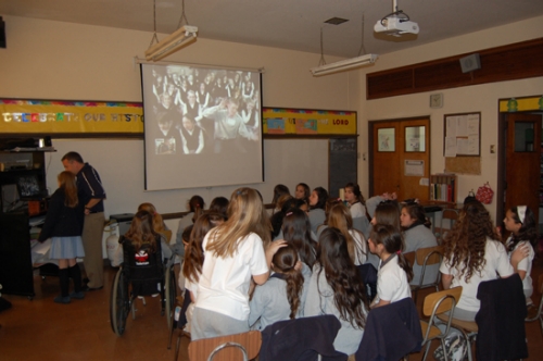 The VMA class in Santiago connected with their counterparts in the U.S. via Skype.
