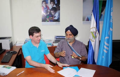UNICEF, Nicaragua representative Philippe Barragne-Bigot signs the UNICEF-Villanova agreement with Dr. Pritpal Singh, professor and chair, Department of Electrical and Computer Engineering.