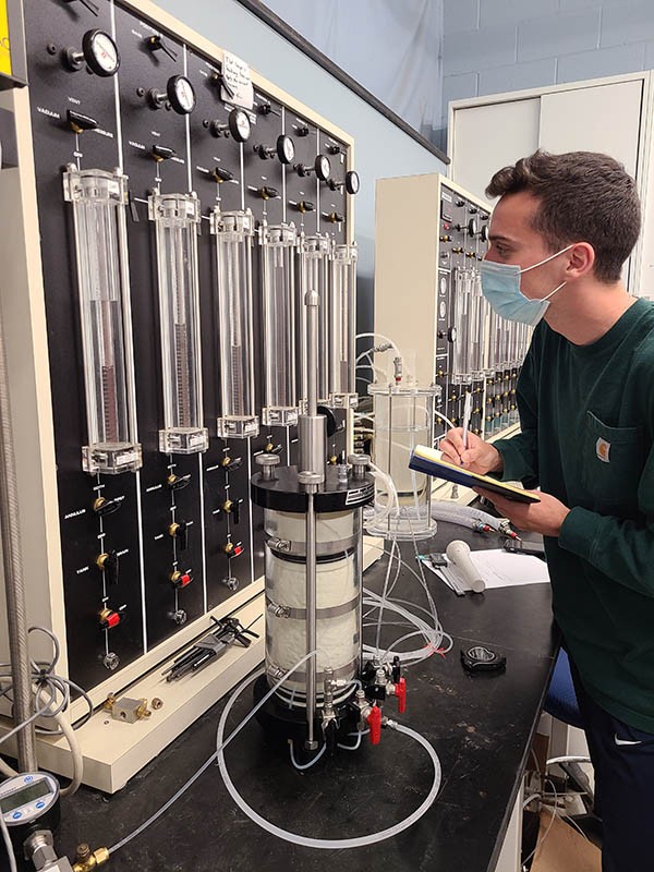 Measuring compressibility of reclaimed asphalt pavement