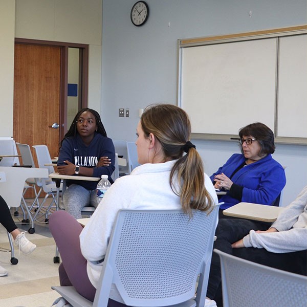 Creating Dialogue Across Difference Faculty and students in an IGR classroom