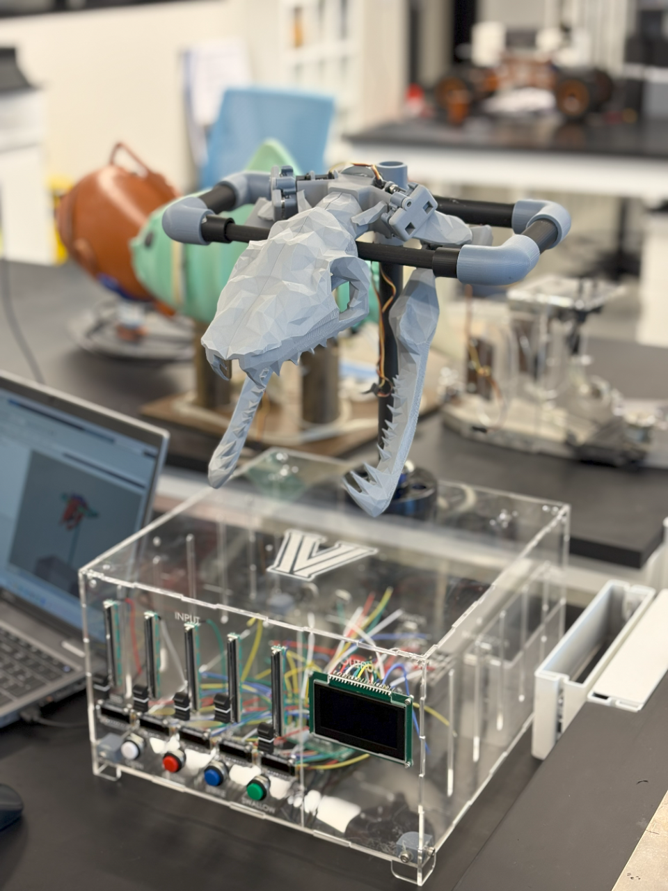 The snake robot demonstrates how a python’s jaw opens to catch and eat prey. The snake robot demonstrates how a python’s jaw opens to catch and eat prey.