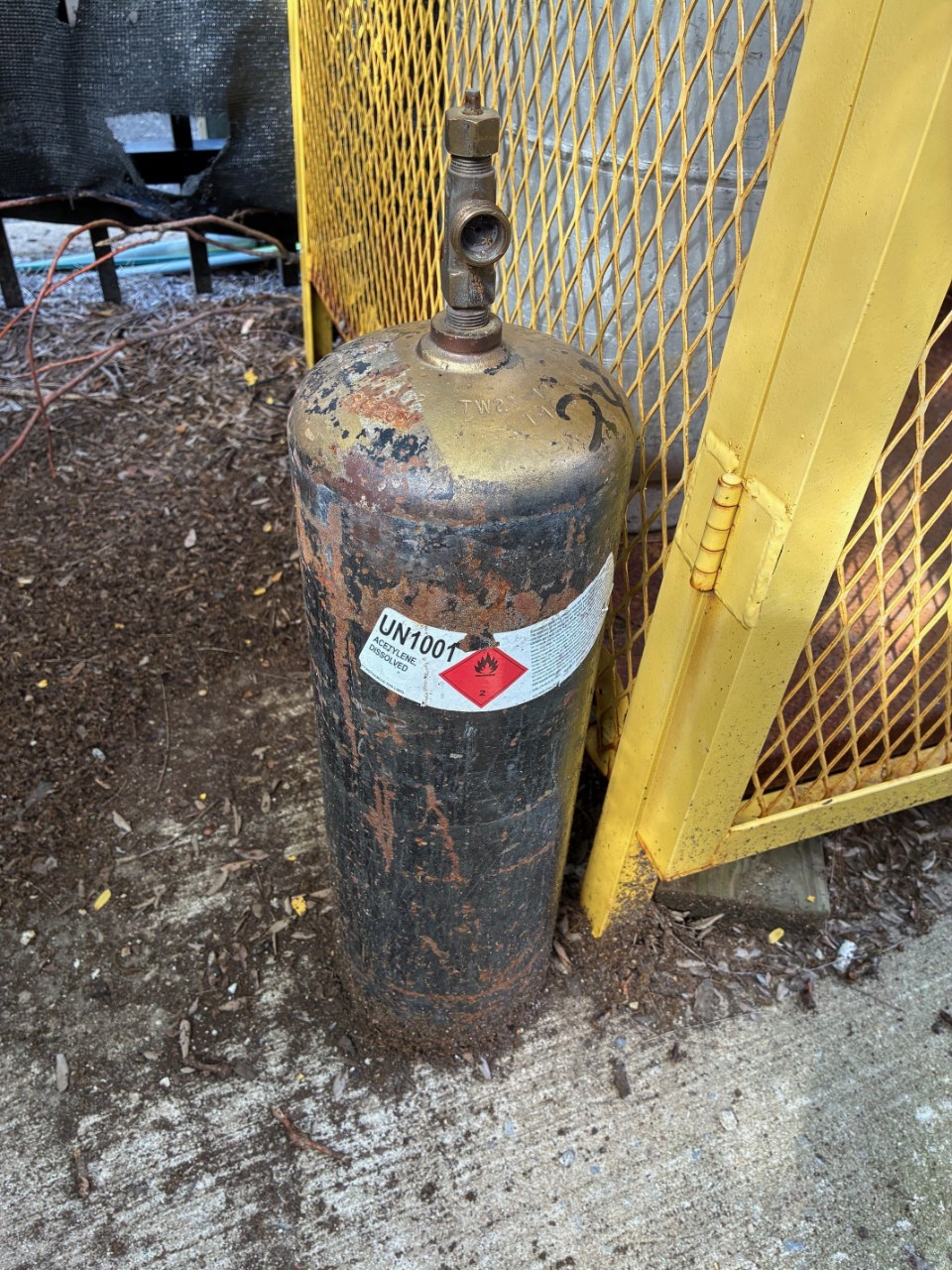 acetylene cylinder acetylene cylinder
