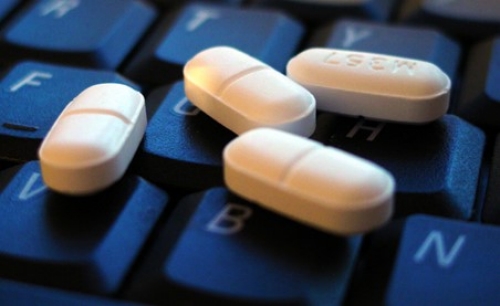 Pills whiteoblongpillsonbluekeyboard