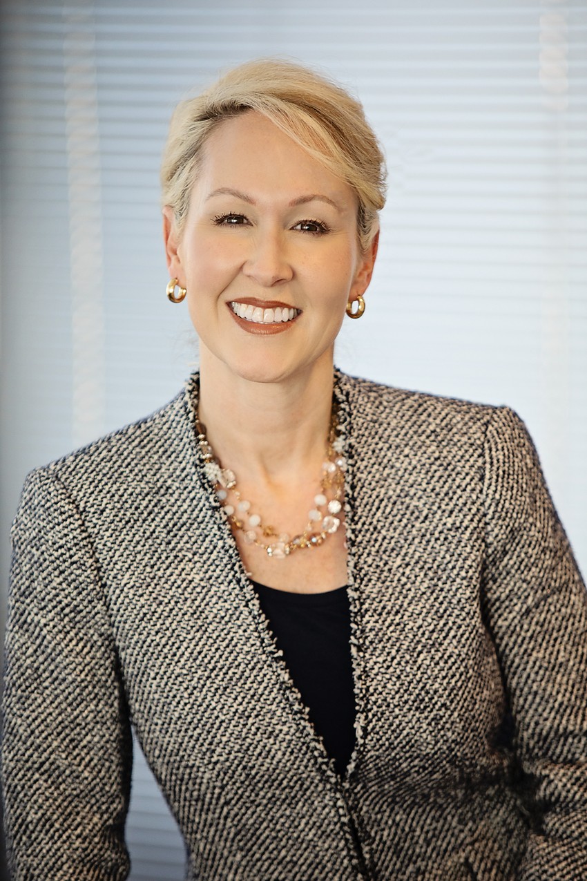 head_shot Barton Web (003) April Barton