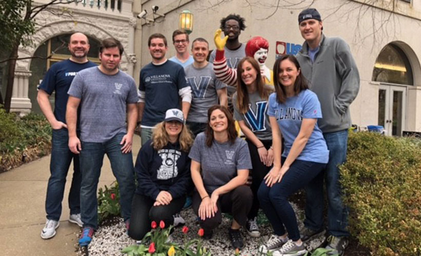 EMBA students volunteer together.