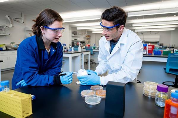Sofia Nicastro in a lab with a fellow student