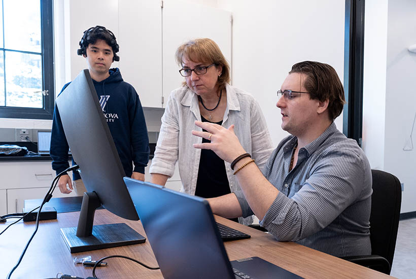 Students and a professor in an Electrical Engineering lab