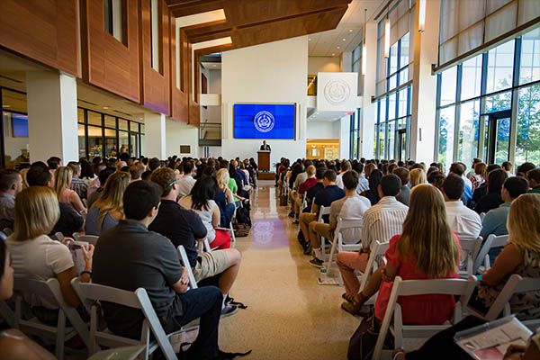 Incoming 1L students at Orientation