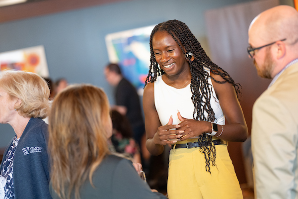 A student chats with alumni.