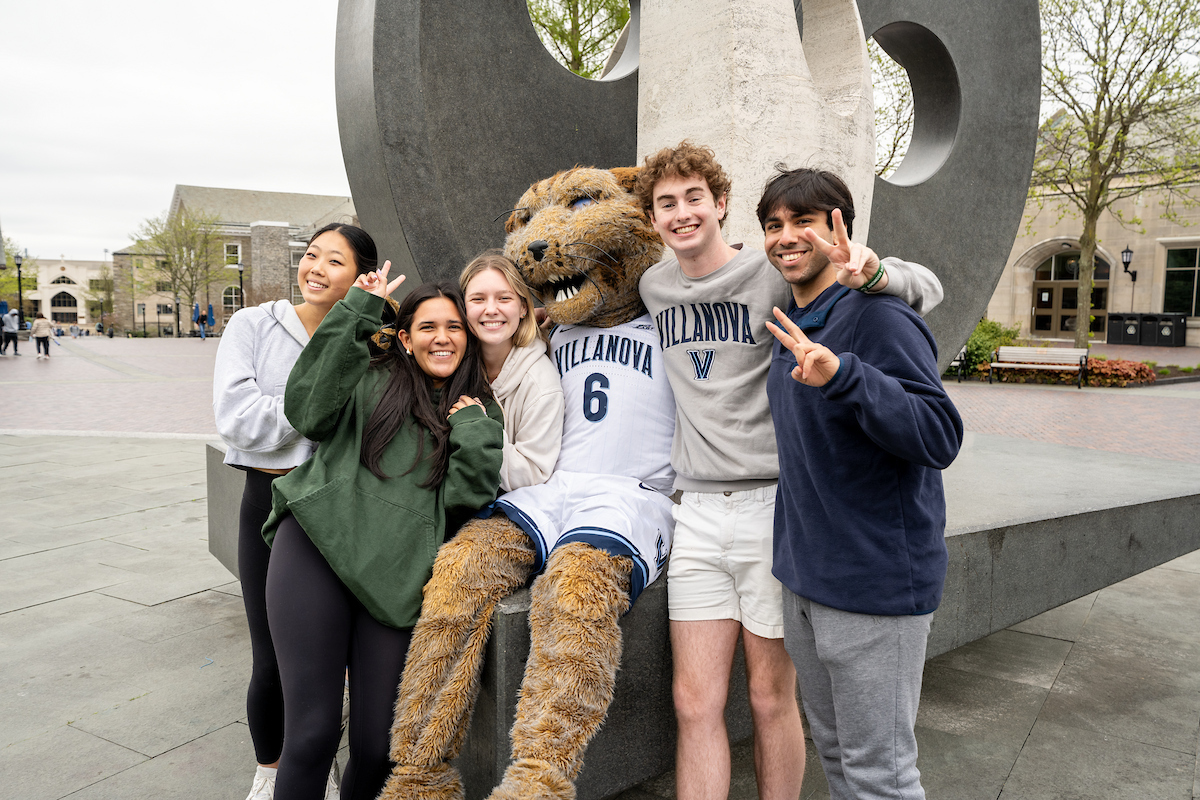 Students posing with Will D. Cat at the Oreo.