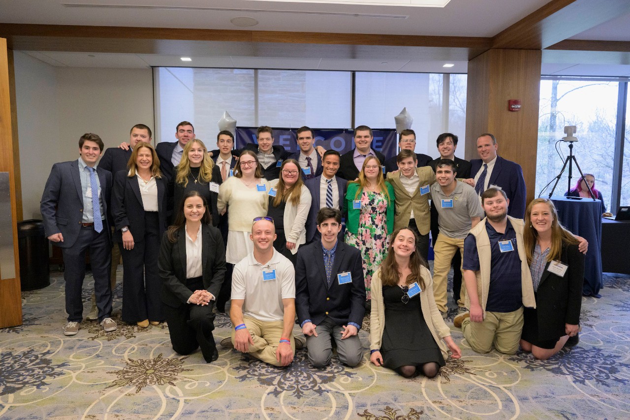 First Lady Shapiro poses with current and graduated VUnited Scholars