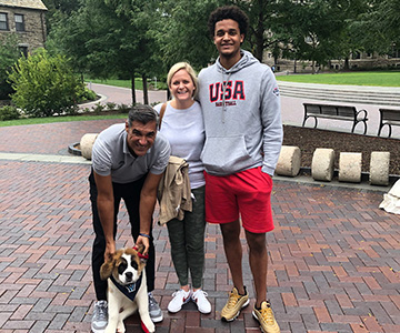Jeremiah Robinson-Earl, his mother Katie Robinson and former Villanova Men's Basketball coach Jay Wright