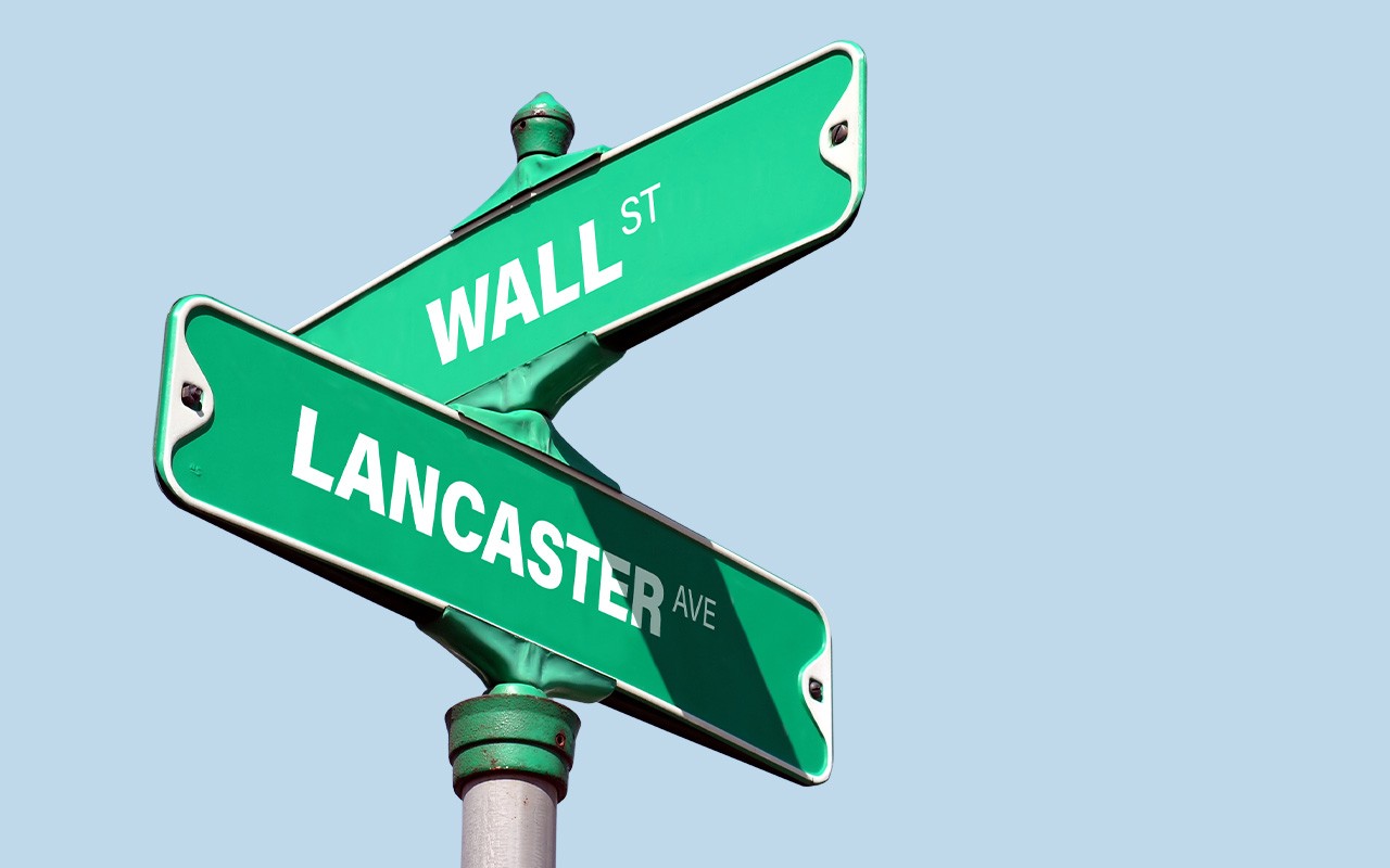 Green street sign for the corner of Wall St. and Lancaster Ave.